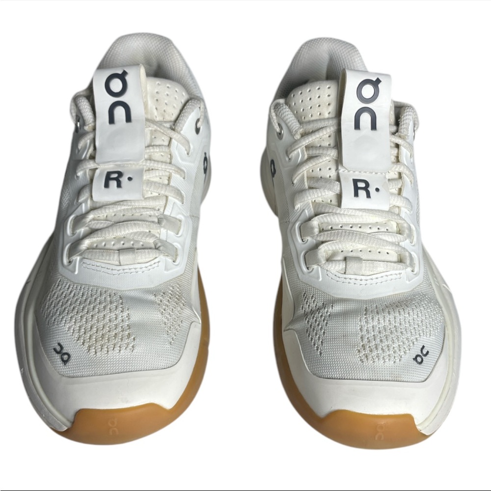 ON Running ON The Roger Pro Ivory/Chambray women’s tennis sneaker size 7.5